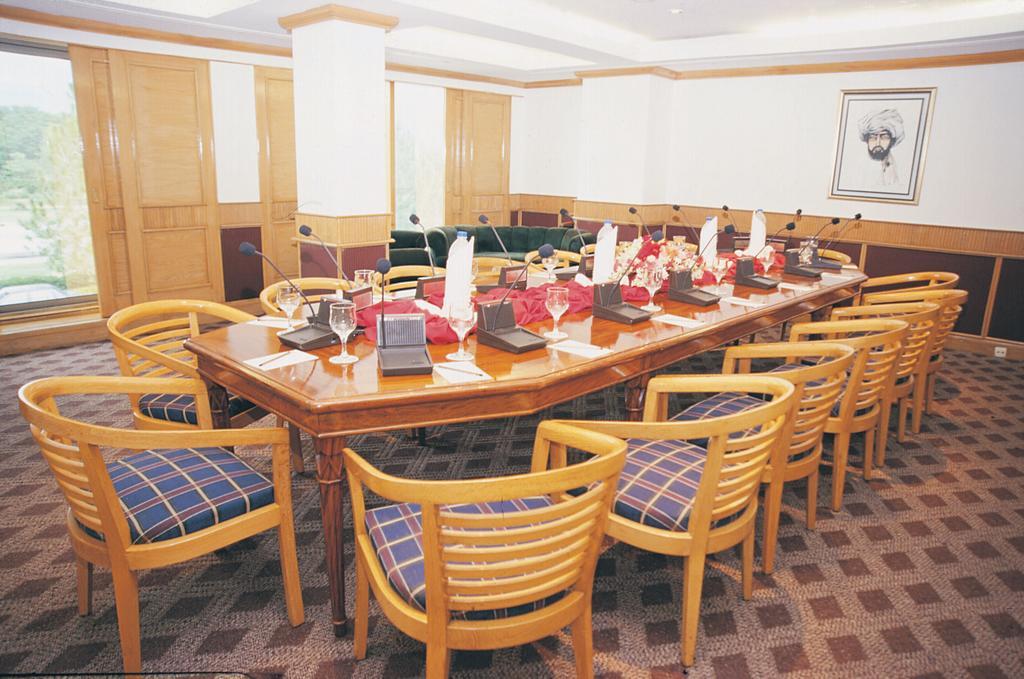 Hotel Crown Plaza Islamabad Exterior foto