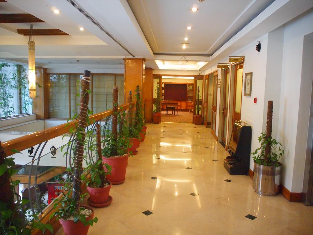 Hotel Crown Plaza Islamabad Exterior foto