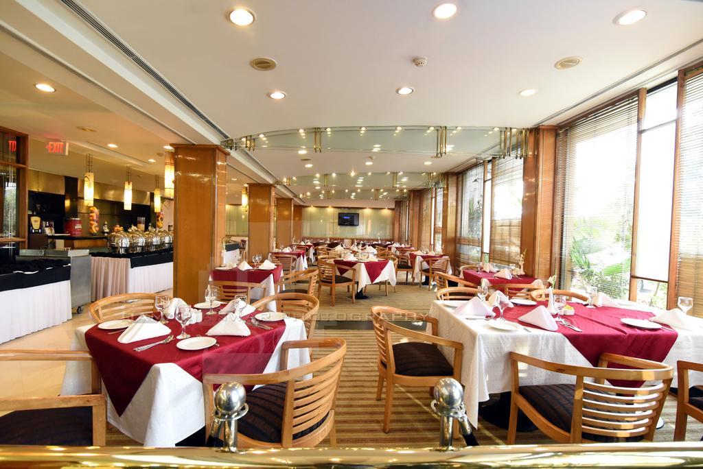 Hotel Crown Plaza Islamabad Exterior foto